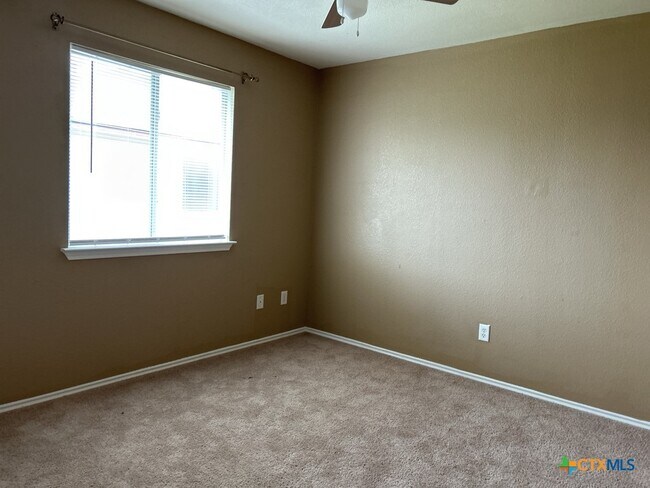 Building Photo - 4402 Golden Gate Dr