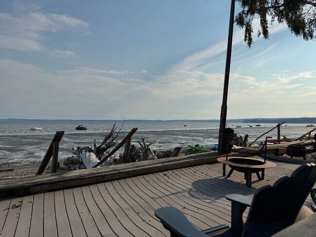 Building Photo - Beach House, Fully Furnished, Short Term J...