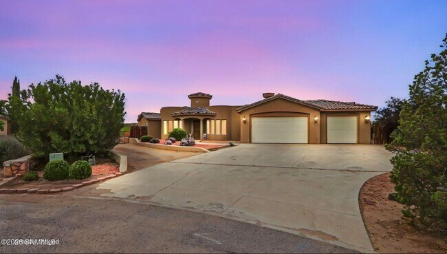Building Photo - 810 Banna Ct