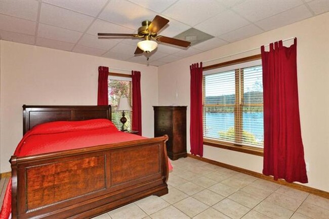 Building Photo - Smith Lake, 2 Bedroom, 2 bath