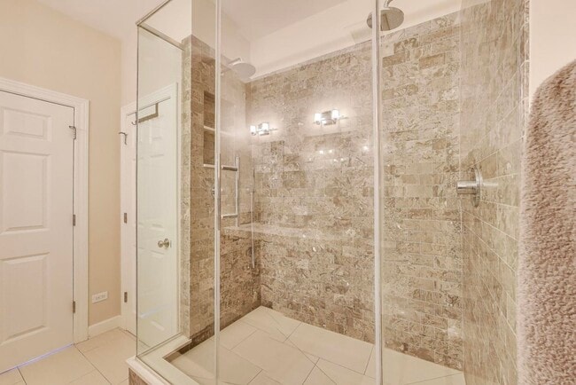 Building Photo - 4553 N Magnolia Ave