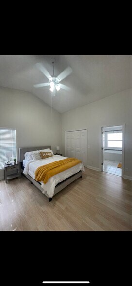 Building Photo - 413 Woodlark Dr