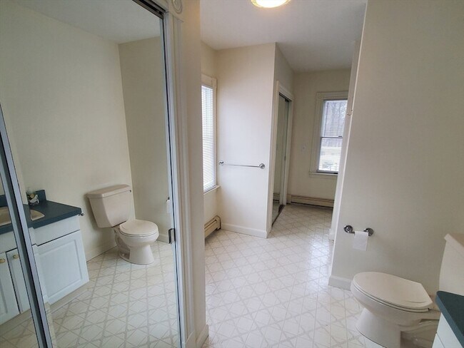 Building Photo - 40 Pine St