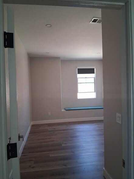 Building Photo - 9204 S Nobel Way