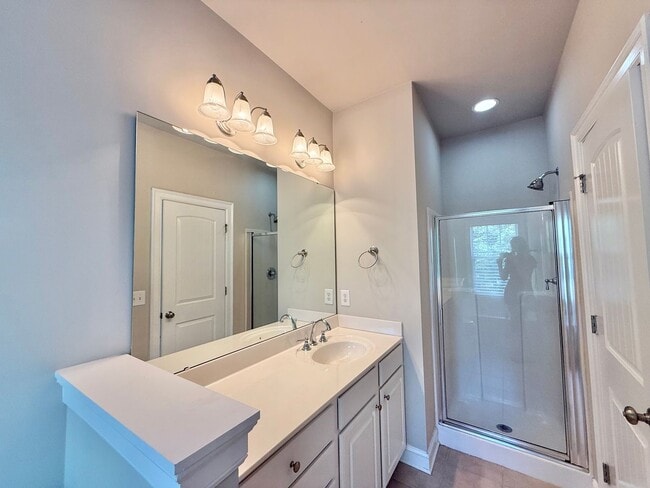 Building Photo - **OFFERING REFUNDABLE APPLICATION FEES & $150 MOVE IN PROMOTION** Modern 2BD, 2.5BA Raleigh Home ...