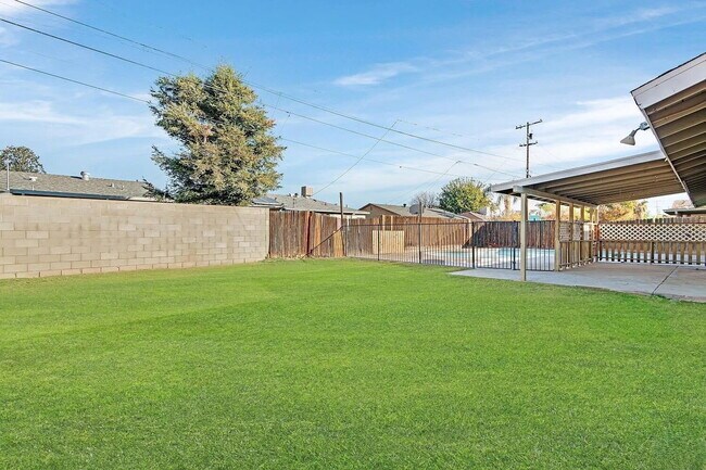 Building Photo - Beautifully Updated 3 Bedroom Home with Pool, Spacious Backyard & 2-Car Garage!
