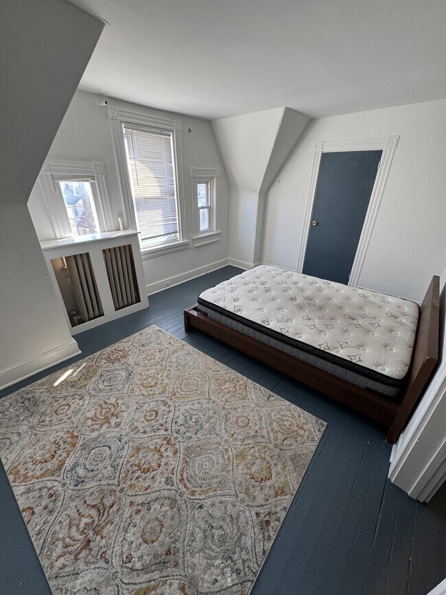 Building Photo - 126 College Ave