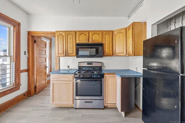 Building Photo - 351 Chestnut St