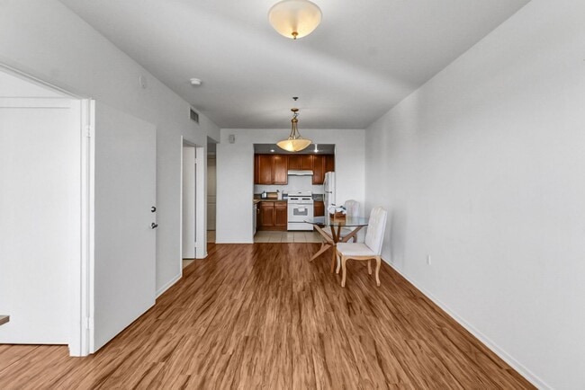 Building Photo - Luxurious Modern Condo in Alhambra