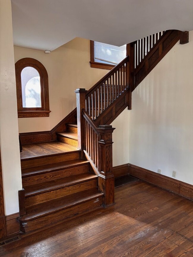 Building Photo - 3-4 Bedroom House located in South Park. Short Walking Distance to Downtown. Available 8/5/26