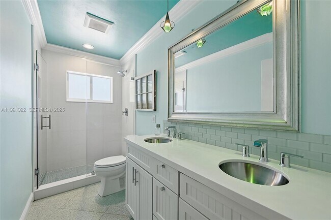 Building Photo - 2725 SE 2nd Ct