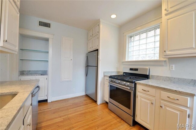 Building Photo - 6318 S Rosebury Ave