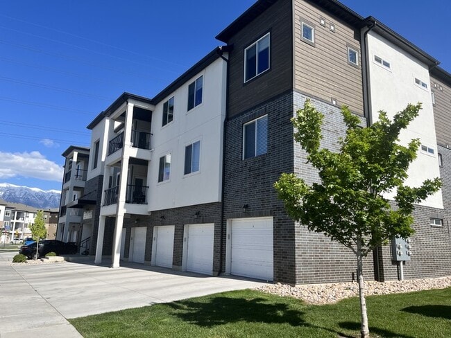 Building Photo - 371 W 785 N