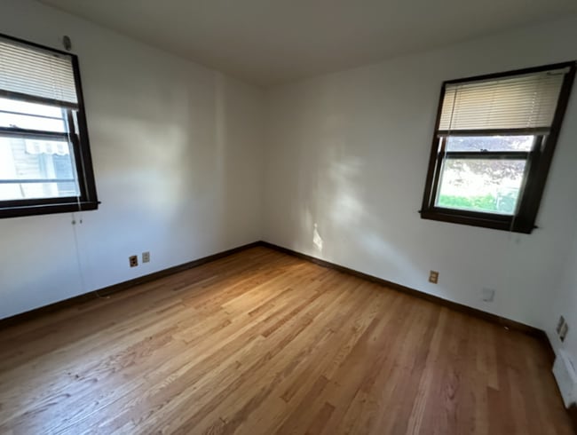 Building Photo - 3332 S Springfield Ave