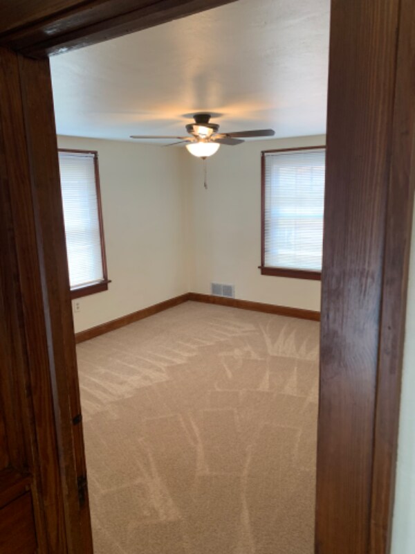 Building Photo - 326 N Bentley Ave