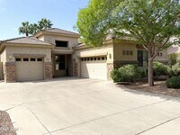 Building Photo - 423 W Pelican Dr