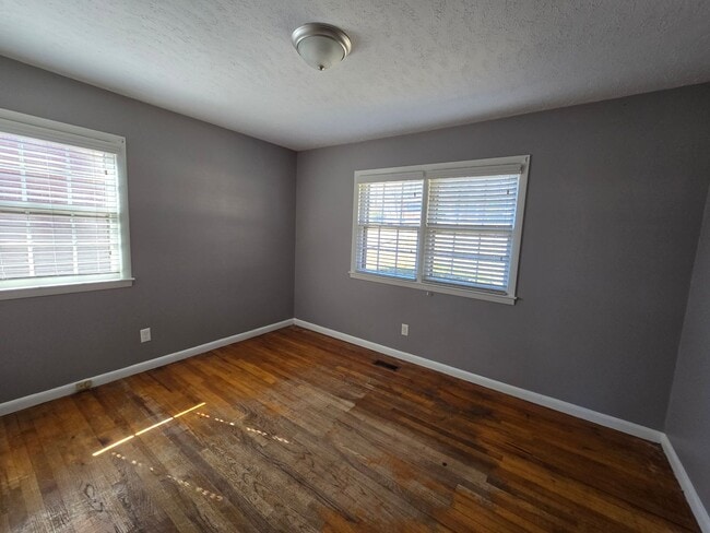 Building Photo - 733 Ashburton Dr