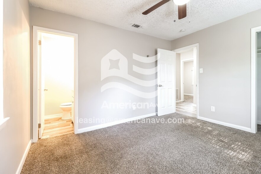 Building Photo - 6105 Santa Monica Dr