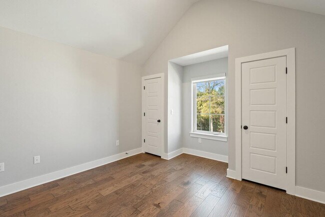 Building Photo - 3018 Sunridge Dr