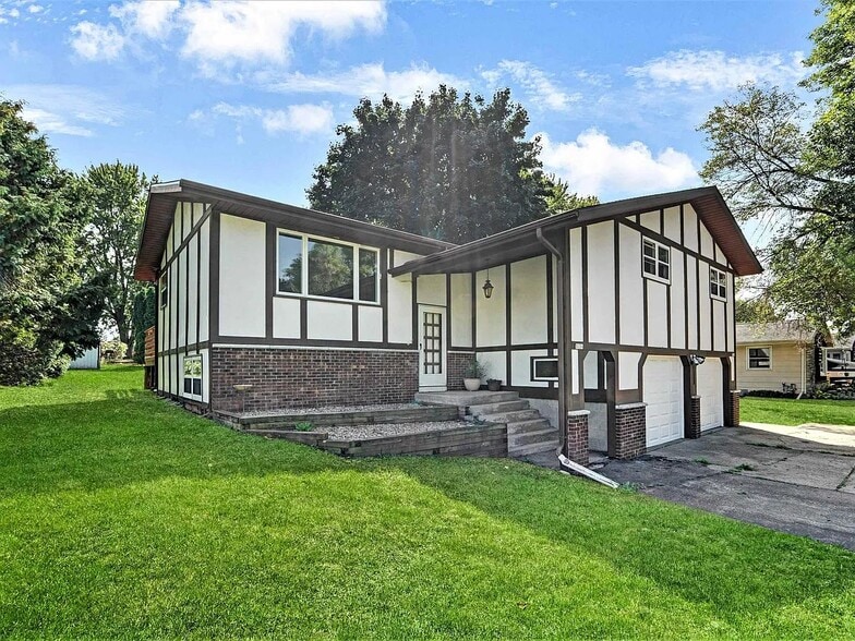 Building Photo - 5131 Lakewind Dr