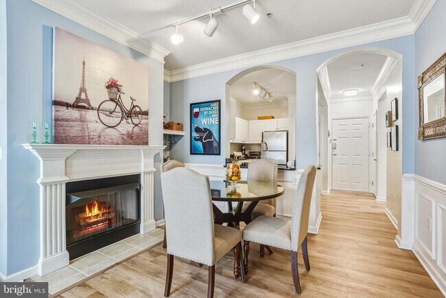 Building Photo - 27 Booth St