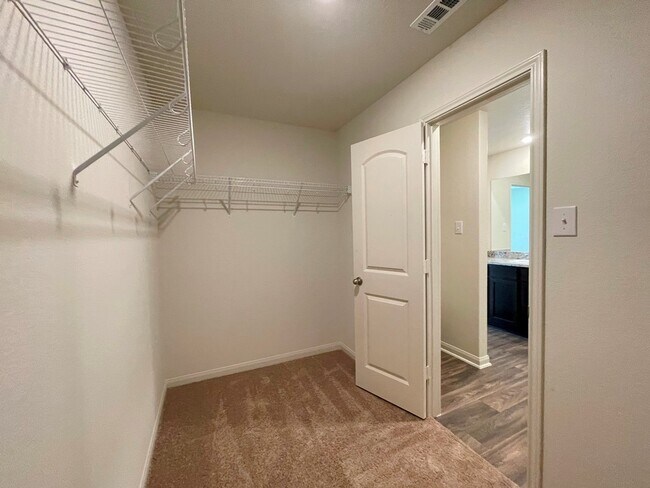 Building Photo - 313 Cres Park Dr