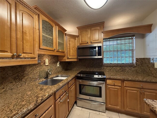 Building Photo - 9140 Fontainebleau Blvd