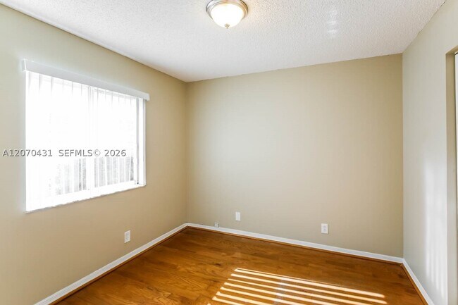 Building Photo - 10841 SW 14th Ct