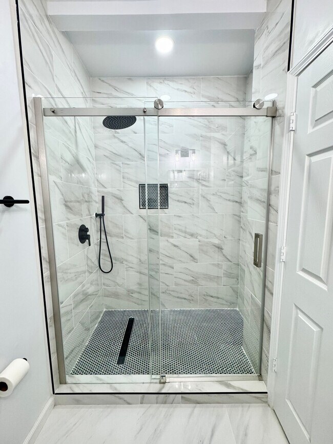 Building Photo - 6066 Barker Landing NE