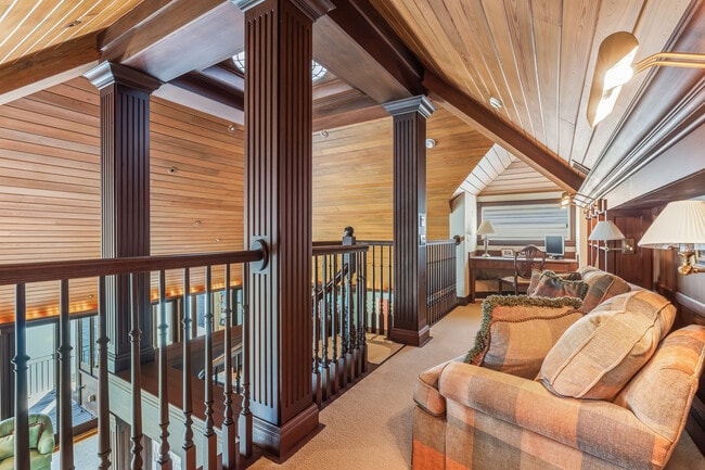 Building Photo - 1600 Treasure Ln