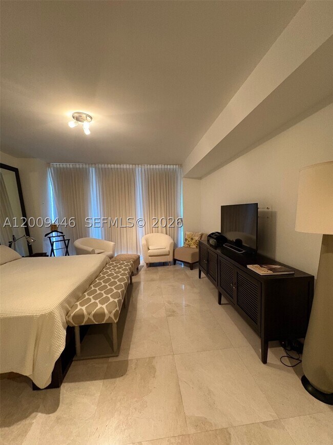 Building Photo - 5875 Collins Ave