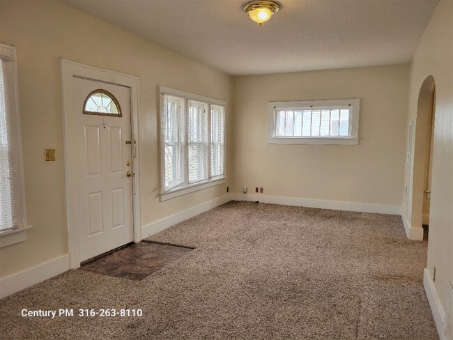 Building Photo - 143 N Clara St