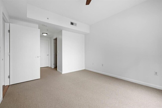 Building Photo - 54 Rainey St
