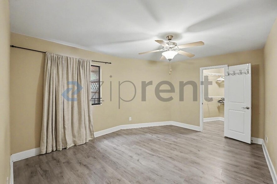 Building Photo - Unit 324