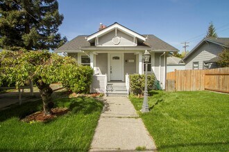 Building Photo - Cute as a Button Roosevelt Craftsman - Available Now!