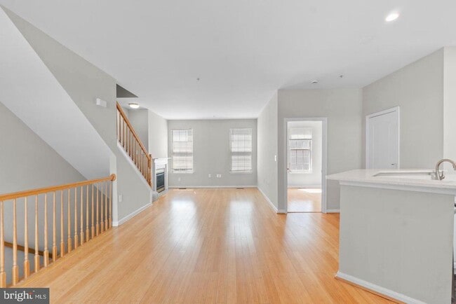 Building Photo - 519 Ensemble Ct