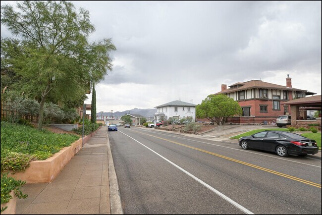 Building Photo - 1420 Hawthorne St