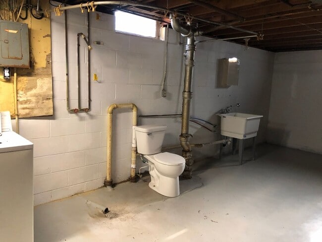 Building Photo - Newly Renovated House For Rent!