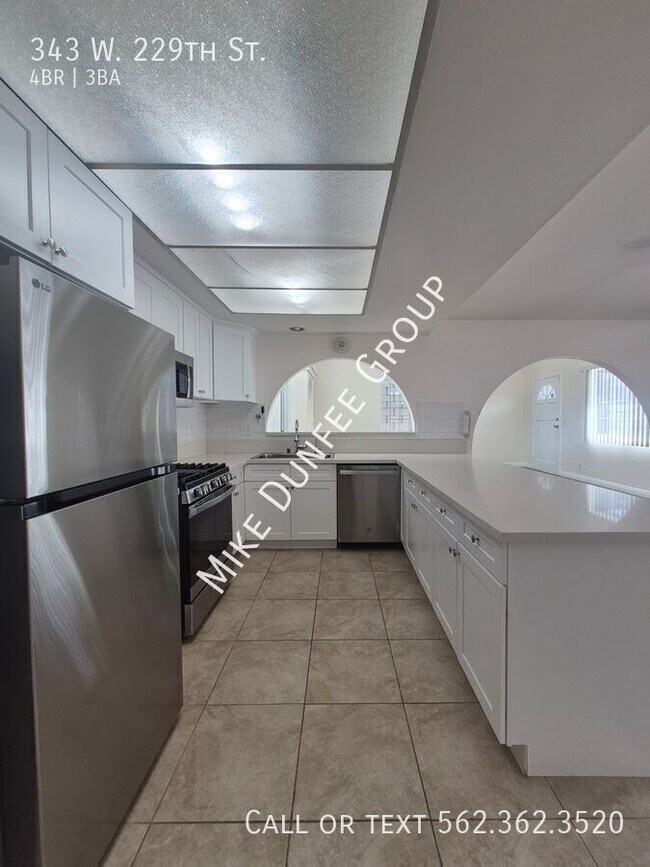 Building Photo - 343 W 229th St
