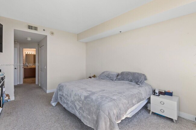 Building Photo - 2641 N Flamingo Rd
