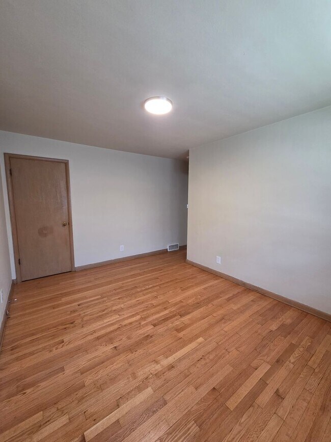 Building Photo - 4301 Eastridge Dr