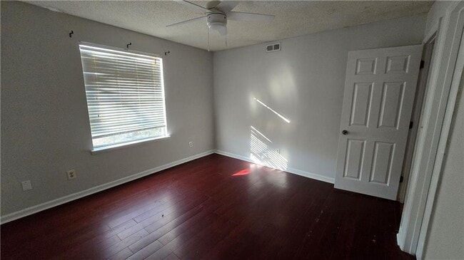 Building Photo - 1308 Red Deer Way