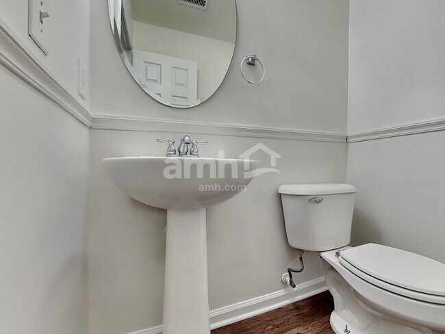 Building Photo - 204 Edgecroft Way