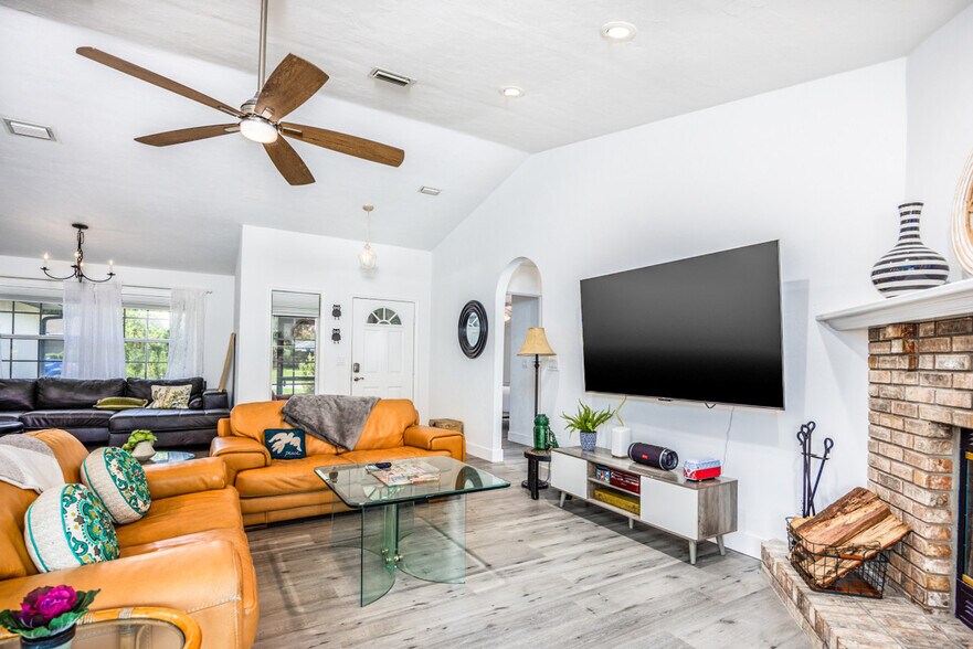 Building Photo - 4726 NW 27 Pl