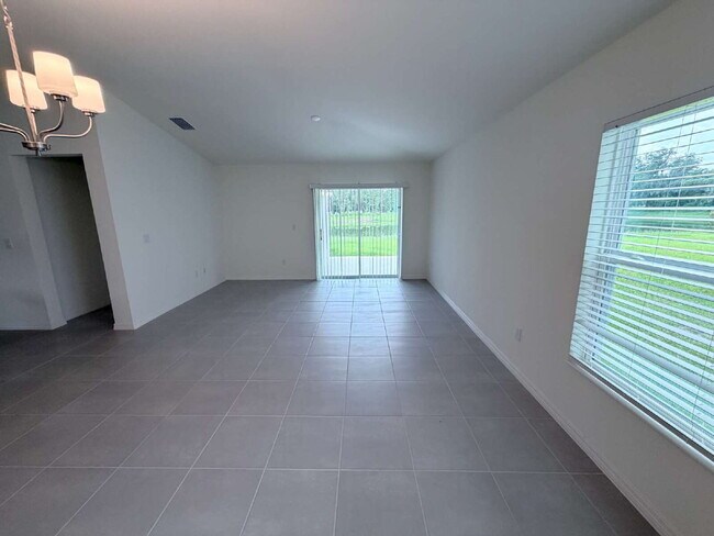 Building Photo - 524 Carya Wy