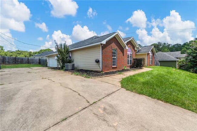 Building Photo - 60 Duke Dr
