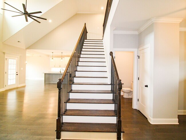Building Photo - Beautiful two story home at Whispering Pines!
