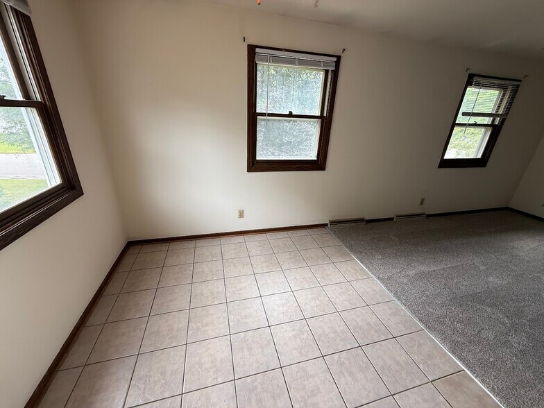 Building Photo - 2613 Smithfield Dr