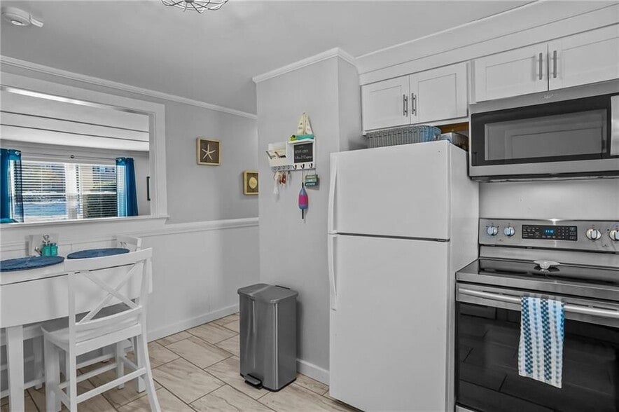 Building Photo - 70 Carroll Ave