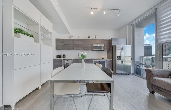 Building Photo - 151 SE 1st St